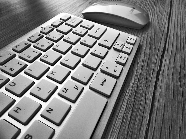 black-and-white-computer-keyboard-desk-209692.jpg